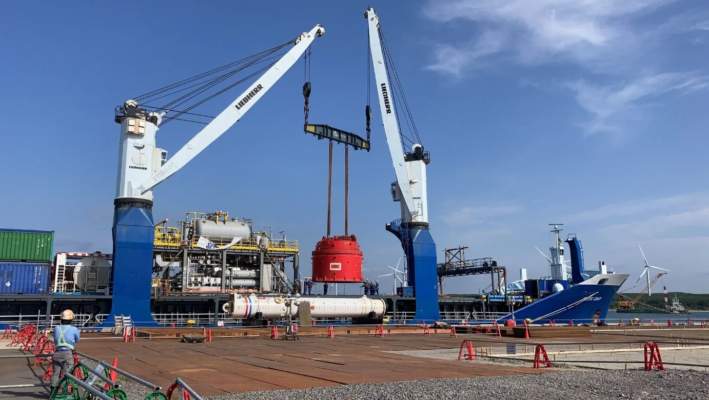 Tiel Logistics chartering, laden van een schip